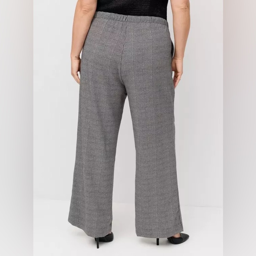 NWT TORRID High-Rise Wide Leg Pull-On Crepe Pant - Picture 2 of 8